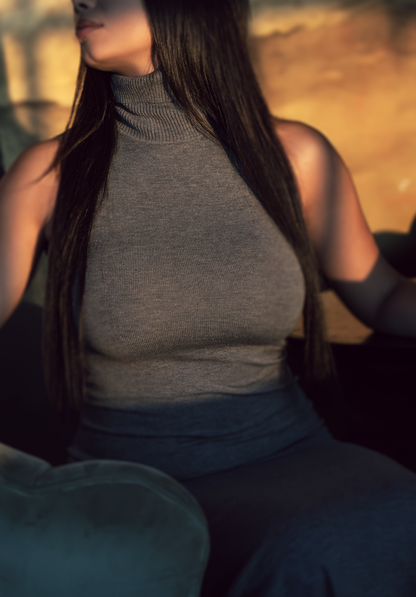 Vestido Maxi Ajustado de Punto con Cuello Alto – Gris Genuina